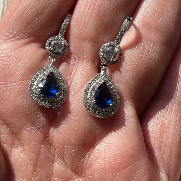 Teardrop silver earrings w/blue stones and white - Picture 2 of 5